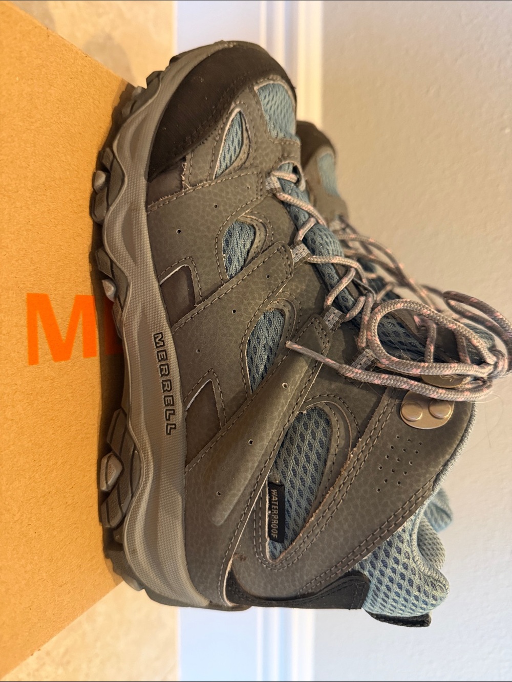 Merrell Mid-Height Girl’s MOAB 3 Hiking Boots in Gray and Light Blue Size 4 - Picture 4 of 6